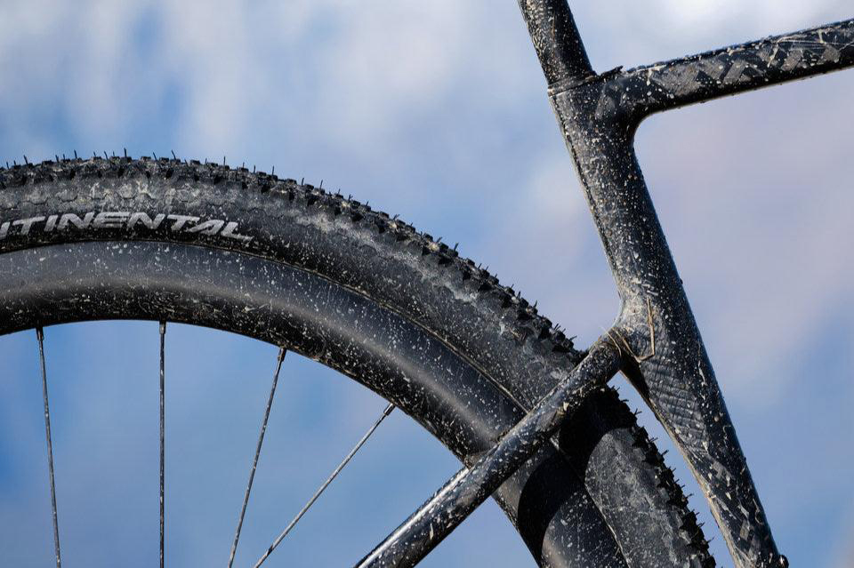 Gravel bike tire